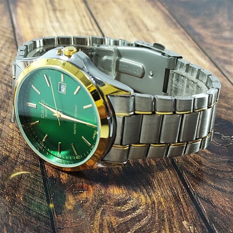 ساعت‌های مچی با صفحه سبز در سبک اسپرت