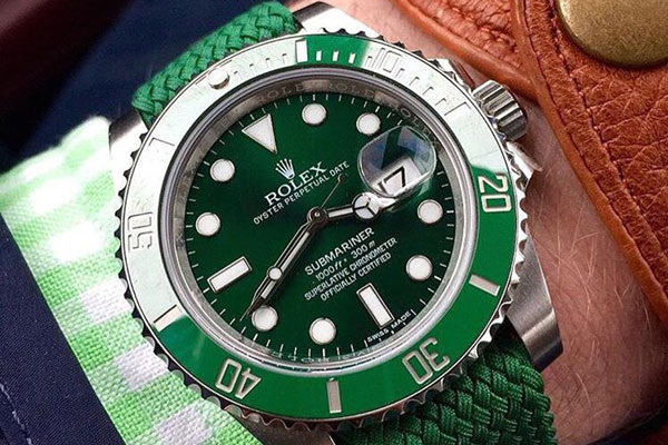 ساعت‌های مچی با صفحه سبز در سبک مدرن